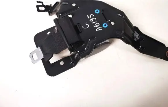 Middle seatbelt (rear)