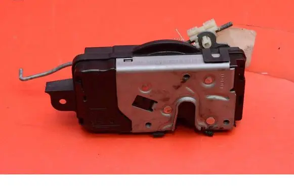 Opel Zafira C Front door lock 13210749