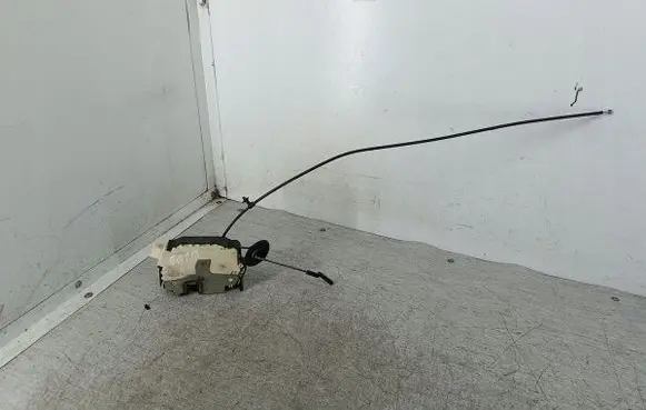 Mini One - Cooper Cabrio R52 Front door lock 