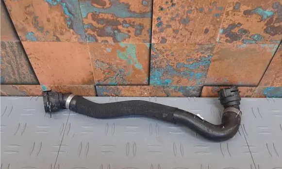 BMW X7 G07 Engine coolant pipe/hose 6837003 64216837003