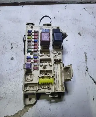 Toyota Avensis Verso Fuse module 8922144030