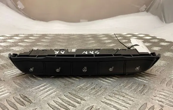 Hyundai Santa Fe Seat heating switch 93600S1000