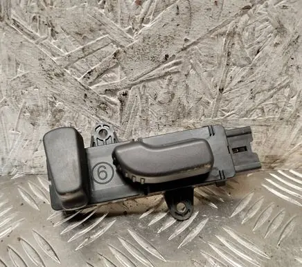 Nissan Qashqai Seat control switch 