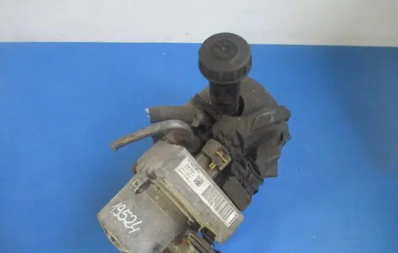 Peugeot 407 Power steering pump 9660983080