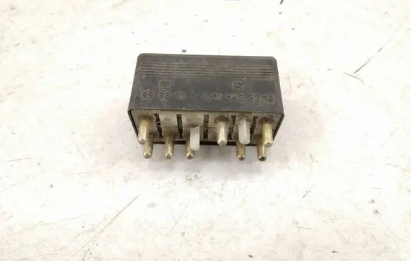 Mercedes-Benz C W202 Cruise control relay A0015428219 0015428219