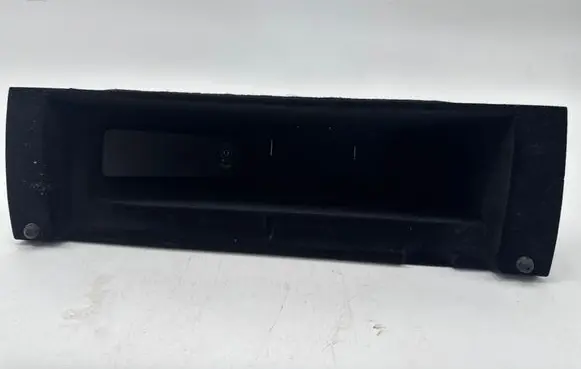 Land Rover Discovery 4 - LR4 USB socket connector 28339197