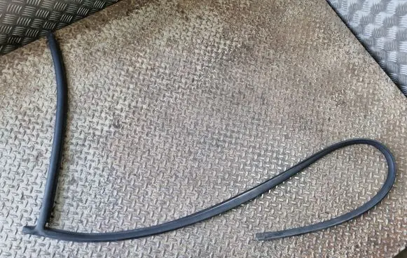 Other sill/pillar trim element