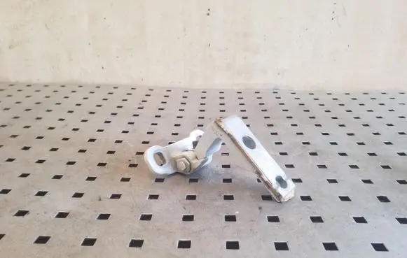 Volvo XC90 Front door lower hinge 31424608
