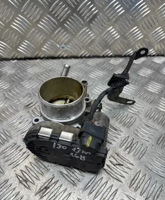 Hyundai i30 Throttle valve 351002B180