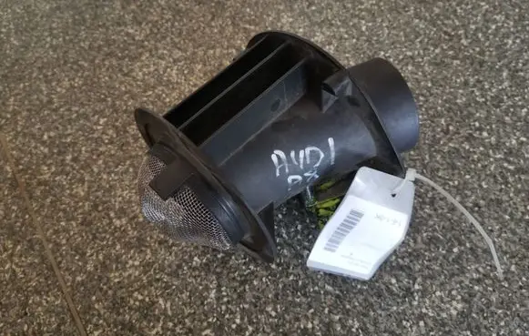 Audi A8 S8 D3 4E Mass air flow meter 057906461F