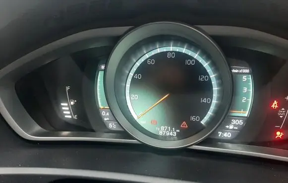 Volvo V40 Speedometer (instrument cluster) 31473473