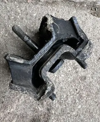 Mercedes-Benz ML W163 Engine mount bracket