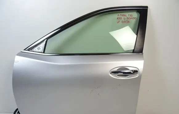 Nissan X-Trail T32 Front door 