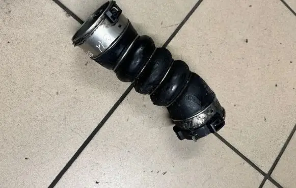 BMW 7 G11 G12 Intercooler hose/pipe 11618571024