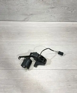 BMW 5 E39 Tailgate/trunk/boot lock/catch/latch 8384069