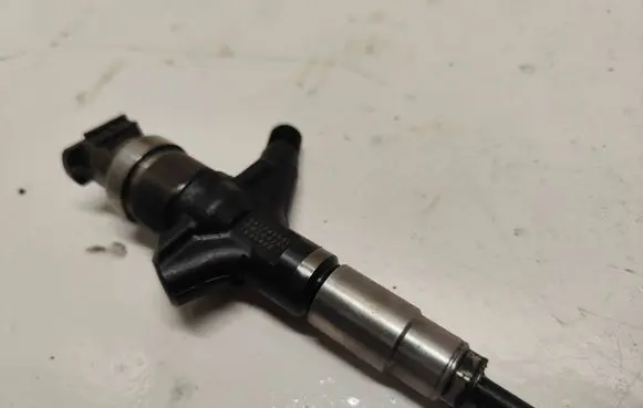 Fuel injector