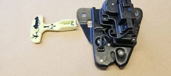 Maserati Ghibli Tailgate/trunk/boot lock/catch/latch 9217AD