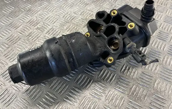 Skoda Octavia Mk2 (1Z) Oil filter mounting bracket 