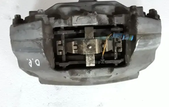 Mercedes-Benz C W205 Front brake caliper 16C20