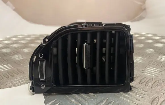 KIA Sportage Dash center air vent grill 67410F1AA0
