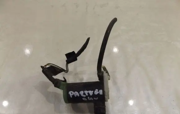 Peugeot Partner Windscreen/windshield washer pump