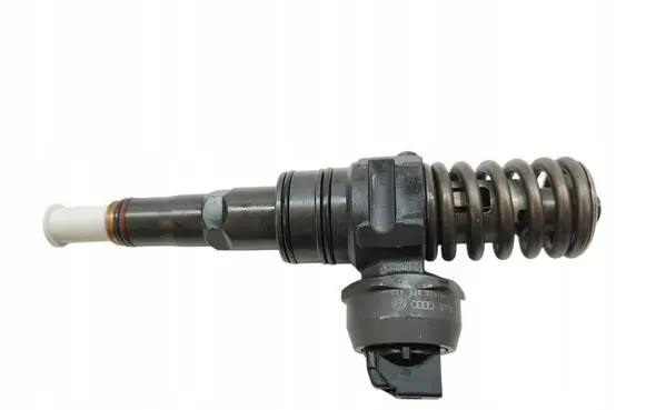 Skoda Fabia Mk2 (5J) Fuel injector 038130073AG