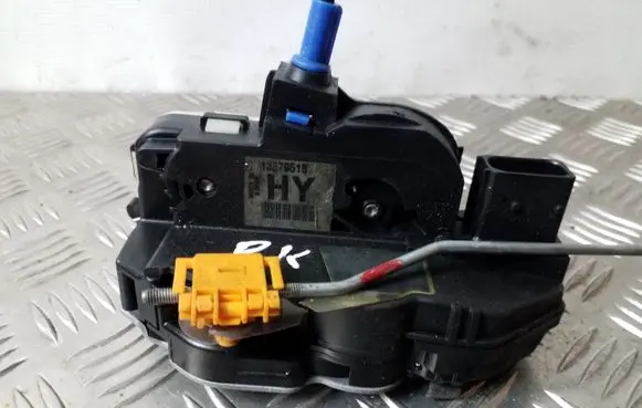 Opel Mokka Front door lock 13579518