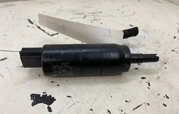 BMW 4 F32 F33 Headlight washer pump 721779202