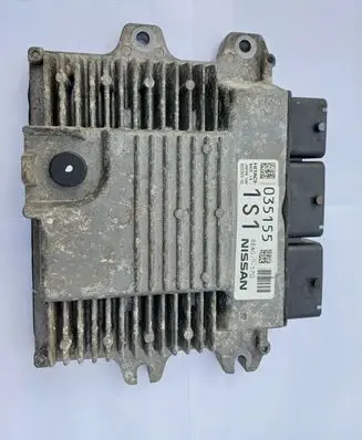 Nissan Juke I F15 Engine control unit/module DEA010570