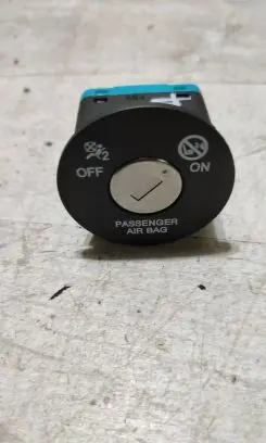 KIA Rio Passenger airbag on/off switch P041