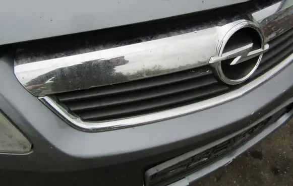 Opel Zafira B Front grill 