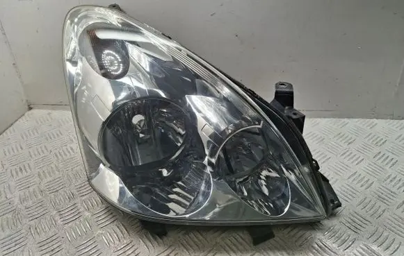 Toyota Corolla Verso AR10 Headlight/headlamp 811300F010