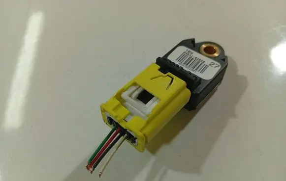 Toyota Auris 150 Airbag deployment crash/impact sensor 8983102060