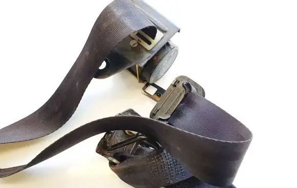 Middle seatbelt (rear)