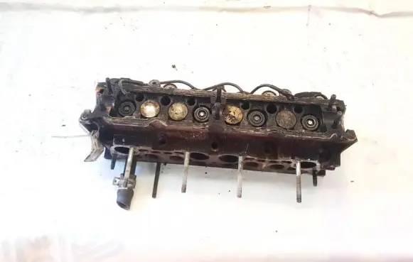 Peugeot 206 Engine head 