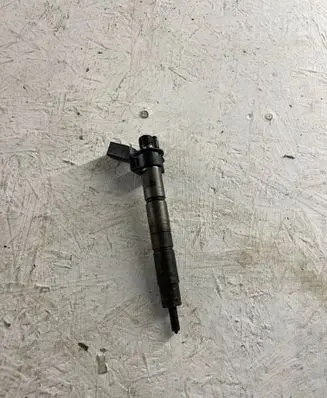 BMW 1 E81 E87 Fuel injector 7797877