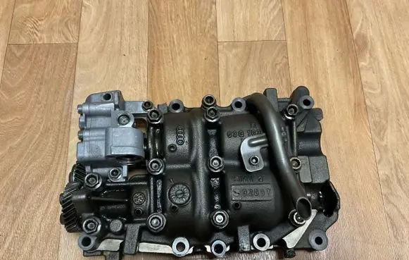 Volkswagen PASSAT B6 Oil pump 03G103537B 03G103535B
