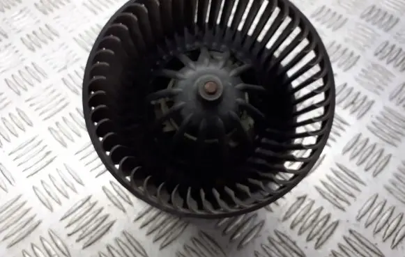 Nissan Micra Front door blower motor F667217D