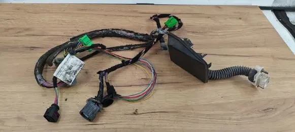 Volvo XC70 Front door wiring loom 8676092