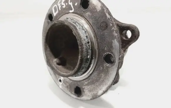 Rear wheel hub