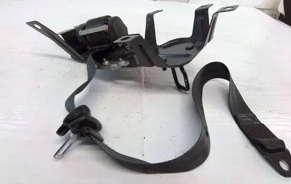 Opel Combo D Rear seatbelt 735556812