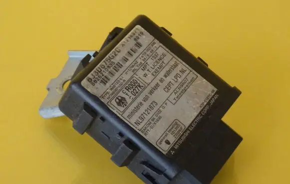 Mazda 323 F Immobilizer control unit/module BJ3D675G2C