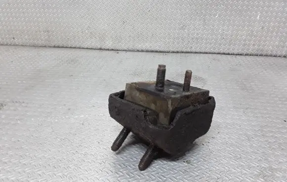 Ford Explorer Engine mount bracket