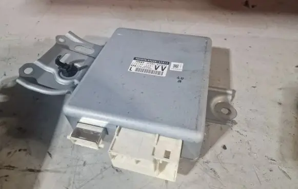 Toyota Prius+ (ZVW40) Comfort/convenience module 8965047413