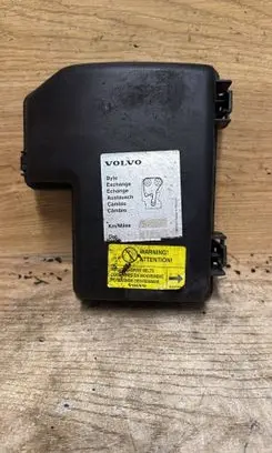 Volvo V70 Fuse box cover 8645259