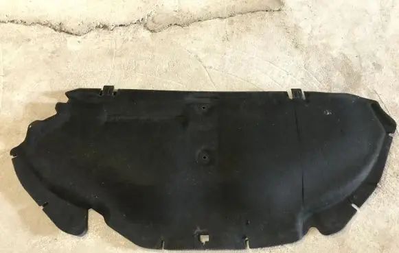 Engine bonnet/hood sound/heat insulation