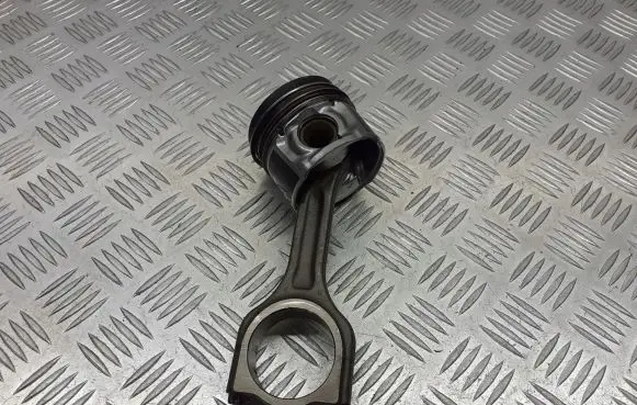 Peugeot 308 Piston with connecting rod