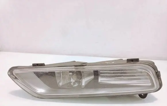 Volkswagen PASSAT B7 Front fog light 17662401