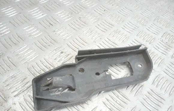 Volkswagen PASSAT B5.5 Front bumper mounting bracket 3B0807183E