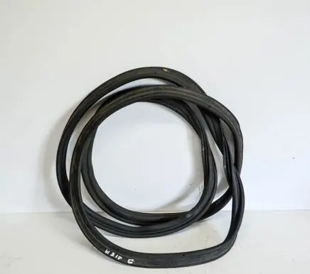 Trunk rubber seal (body)